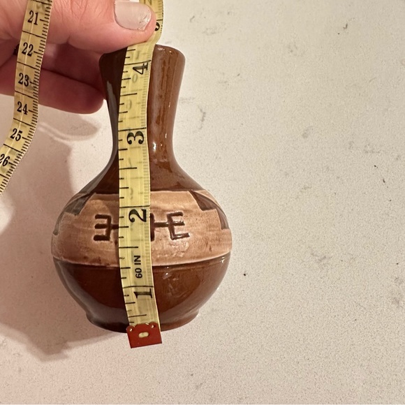 Brown Small Native Vase 4" Tall Signed - Picture 7 of 7